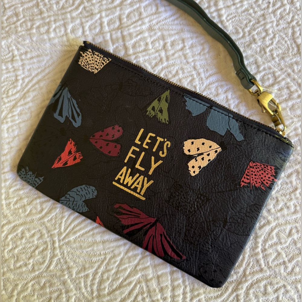 Fossil NWOT pebbled leather Let’s Fly Away wristlet